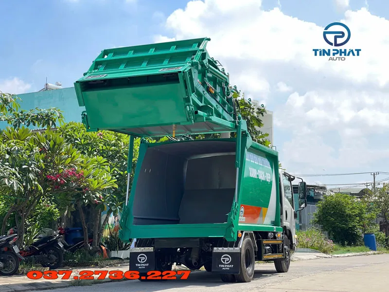 xe ép rác 7 khối isuzu nqr75 nâng buồng ép đổ rác