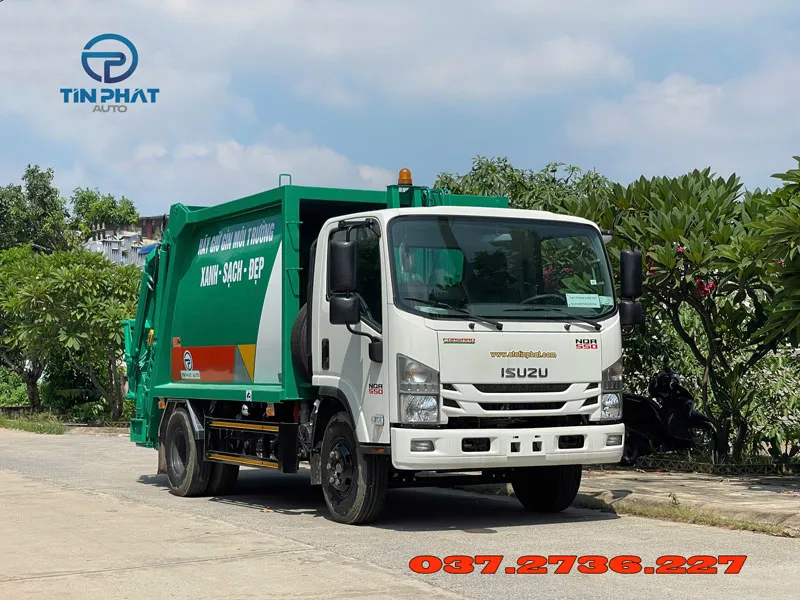 xe ép rác 7 khối isuzu nqr75 cabin màu trắng