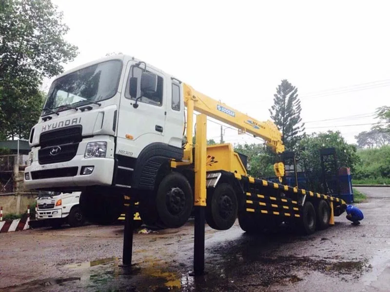 Xe nâng đầu chở máy