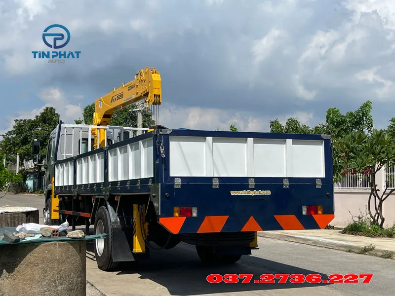 xe chenglong 2 chân cẩu 5 tấn soosan scs525 thùng dài 7m5