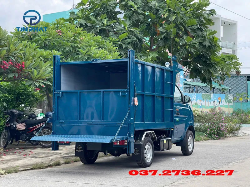 xe chở rác 4 khối thaco tf220 có bửng nâng