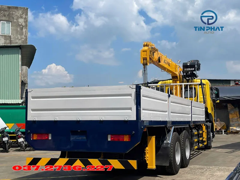 xe dongfeng 3 chân cẩu 8 tấn Soosan scs746 thùng dài 8270 x 2350 x 650 mm