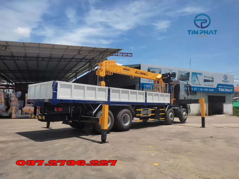xe tải chenglong 4 chân cẩu 12 tấn soosan scs1215 cẩu 12 tấn 5 khúc