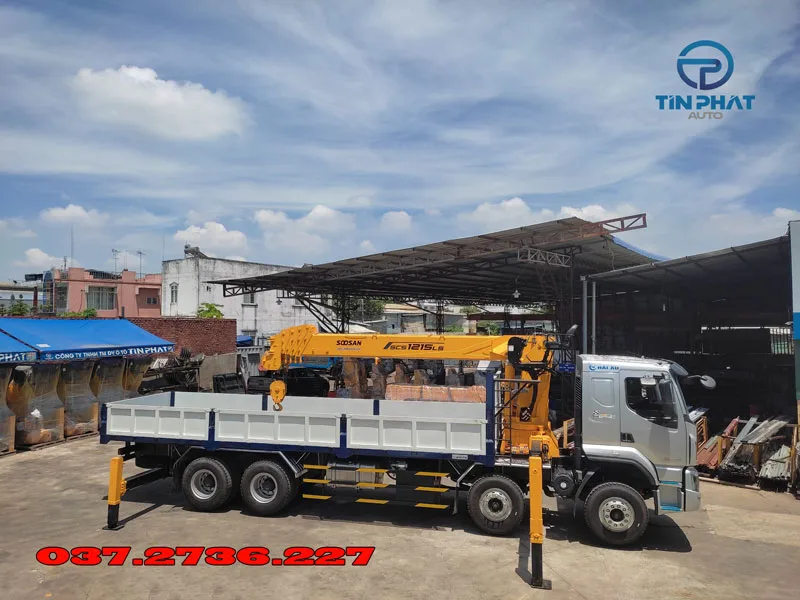 xe tải chenglong 4 chân cẩu 12 tấn soosan scs1215 thùng dài 8m3