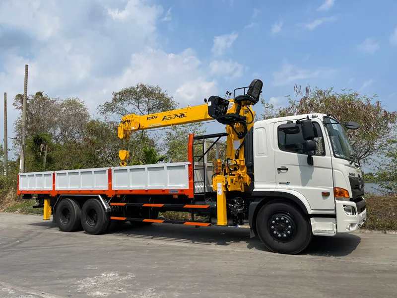 xe tải hino 3 chân FM cẩu 8 tấn soosan cẩu số 1 Hàn Quốc 