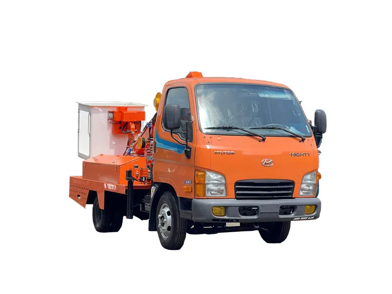 xe nâng người làm việc trên cao