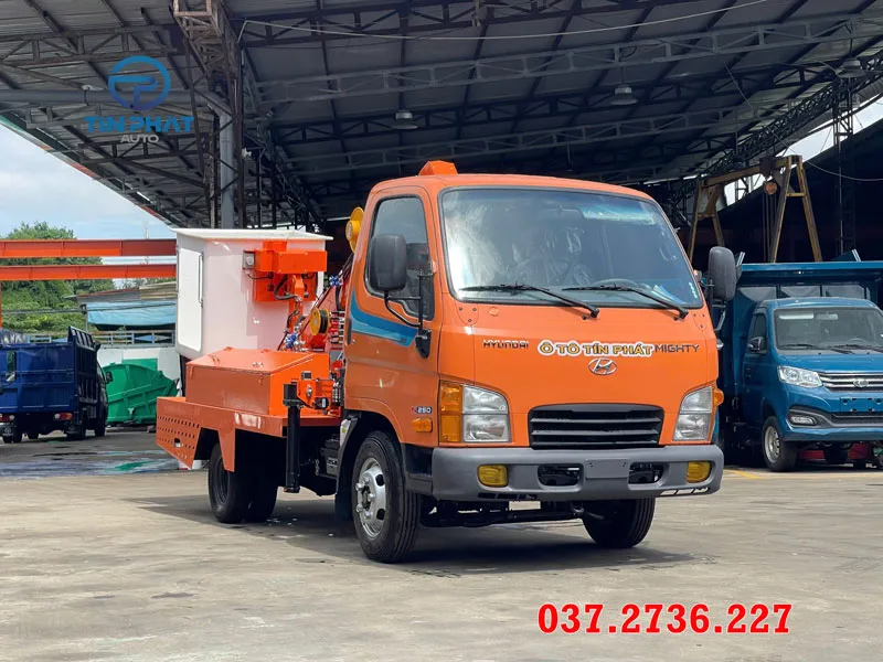 xe nâng người làm việc trên cao hyundai nâng được 200 kg ( 2 người + 40 kg )