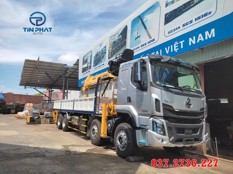 giá xe cẩu chenglong 4 chân gắn cẩu 12 tấn soosan 