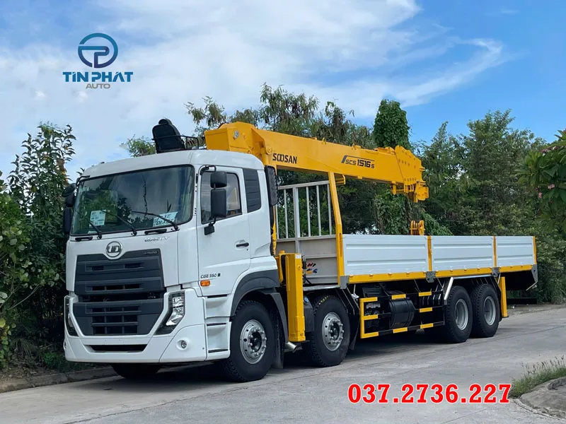 giá xe cẩu UD 4 chân gắn cẩu 15 tấn soosan mới nhất 