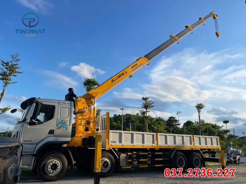 xe chenglong 4 chân gắn cẩu soosan 12 tấn 5 khúc