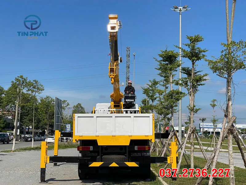 ưu điểm xe chenglong 4 chân gắn cẩu soosan 12 tấn 5 khúc SCS1215L