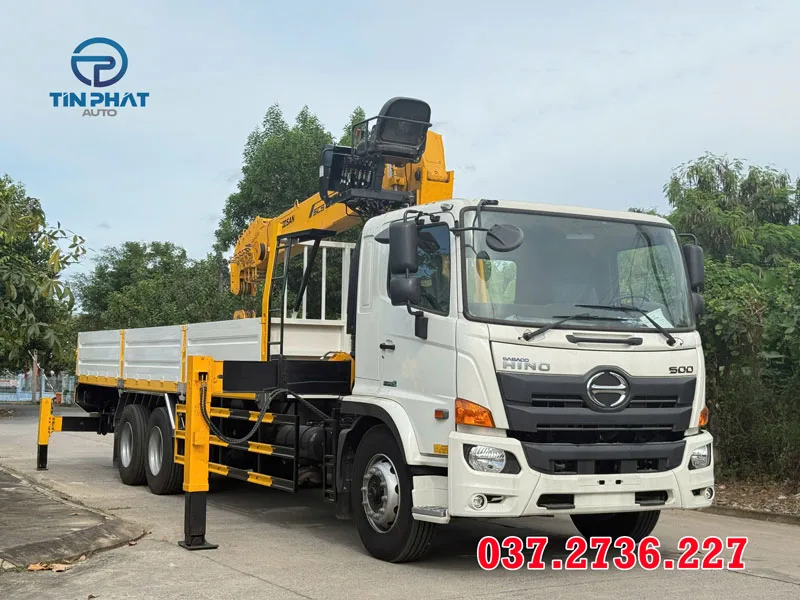 Xe Hino FM gắn cẩu Soosan 8 tấn 7 khúc, bán kính làm việc 22,3 m
