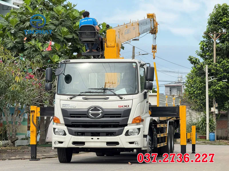 Xe Hino FM gắn cẩu Soosan 8 tấn 7 khúc, xe cẩu 3 chân tốt nhất hiện nay